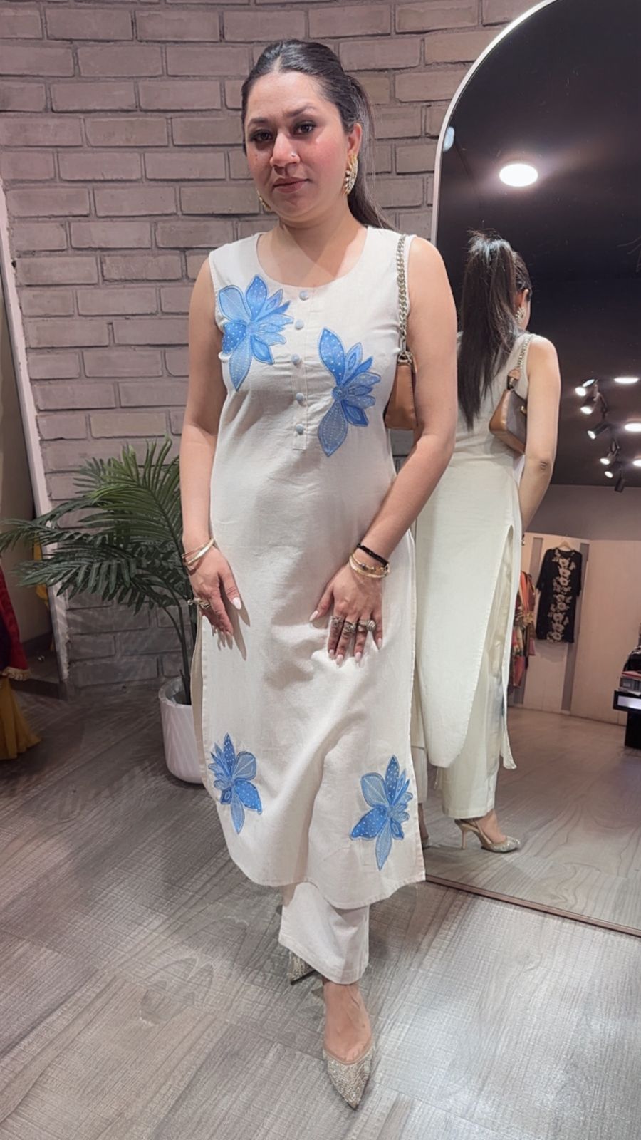 Ferrero ivory Floral Designer Cordset (Sleeves attached inside)