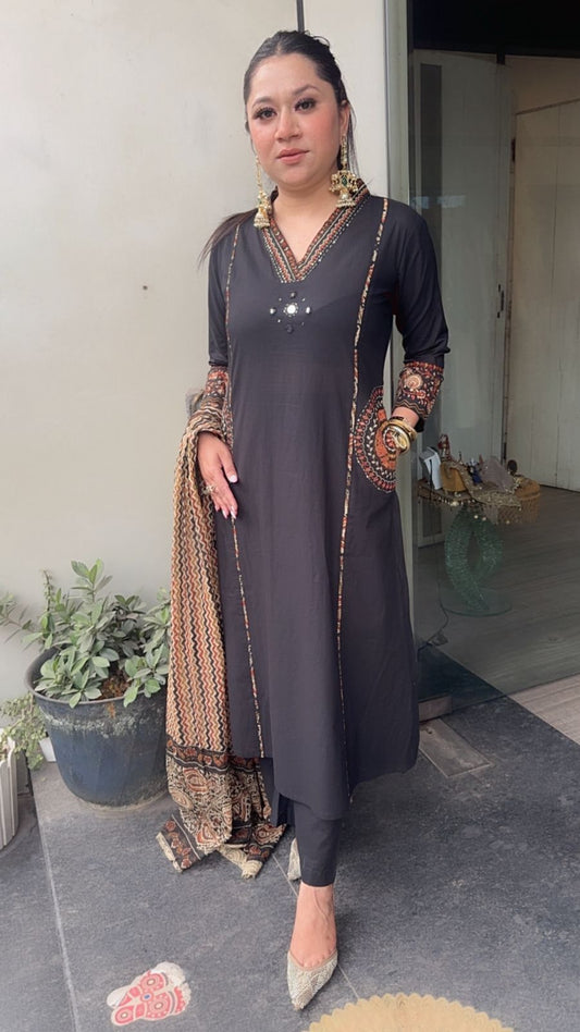 Myshka Black A-Line Designer Suit