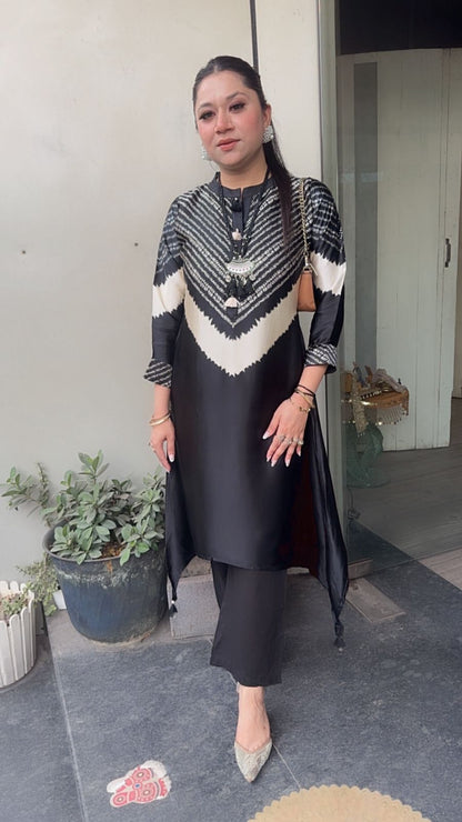 Ziory Black Digital Tunic Set (with Neck pc)
