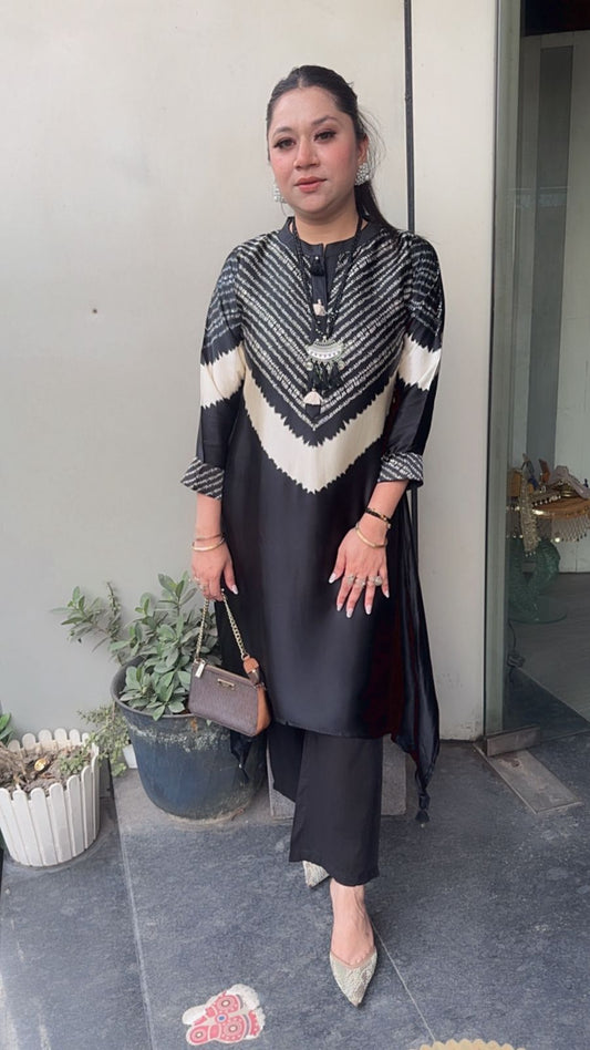 Ziory Black Digital Tunic Set (with Neck pc)