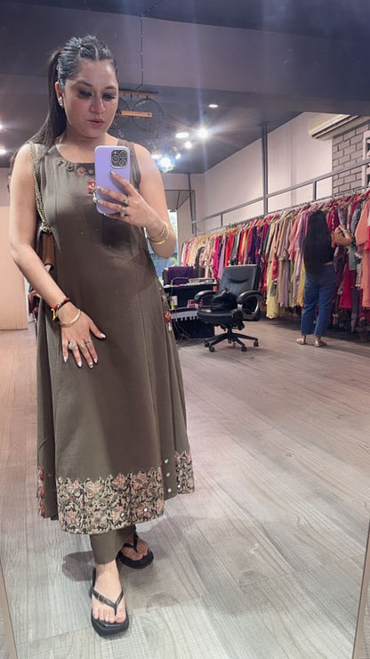 Ghumar Brown Tunic set (sleeve Fabric Attachment)