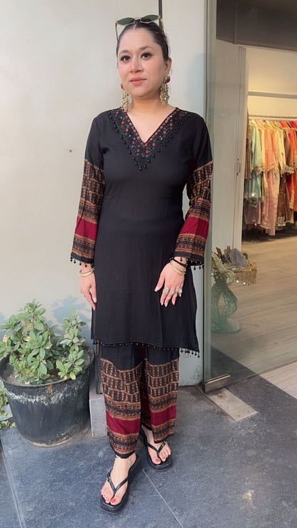 Chakli Black Digital Cordset