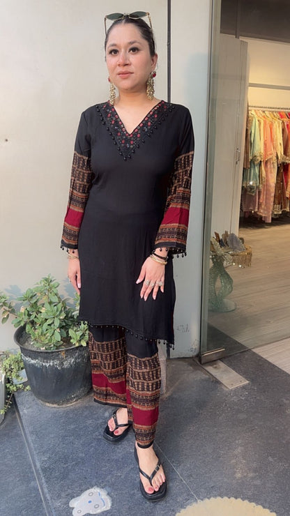 Chakli Black Digital Cordset