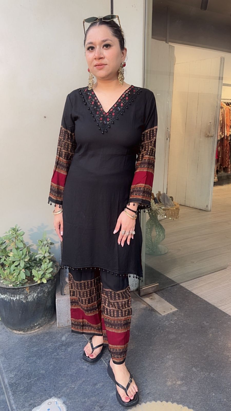 Chakli Black Digital Cordset