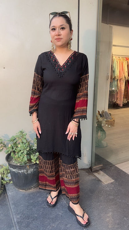 Chakli Black Digital Cordset