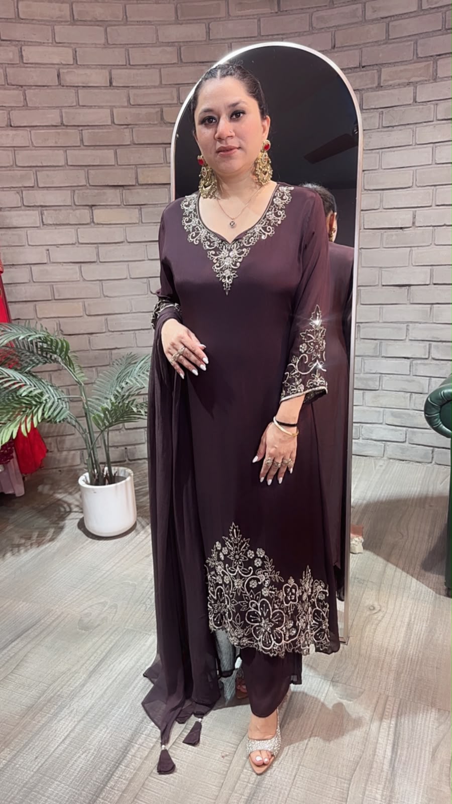 Pulpy wine embroidery C-Cut Style Designer Suit
