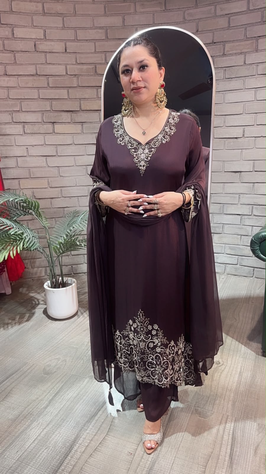Pulpy wine embroidery C-Cut Style Designer Suit