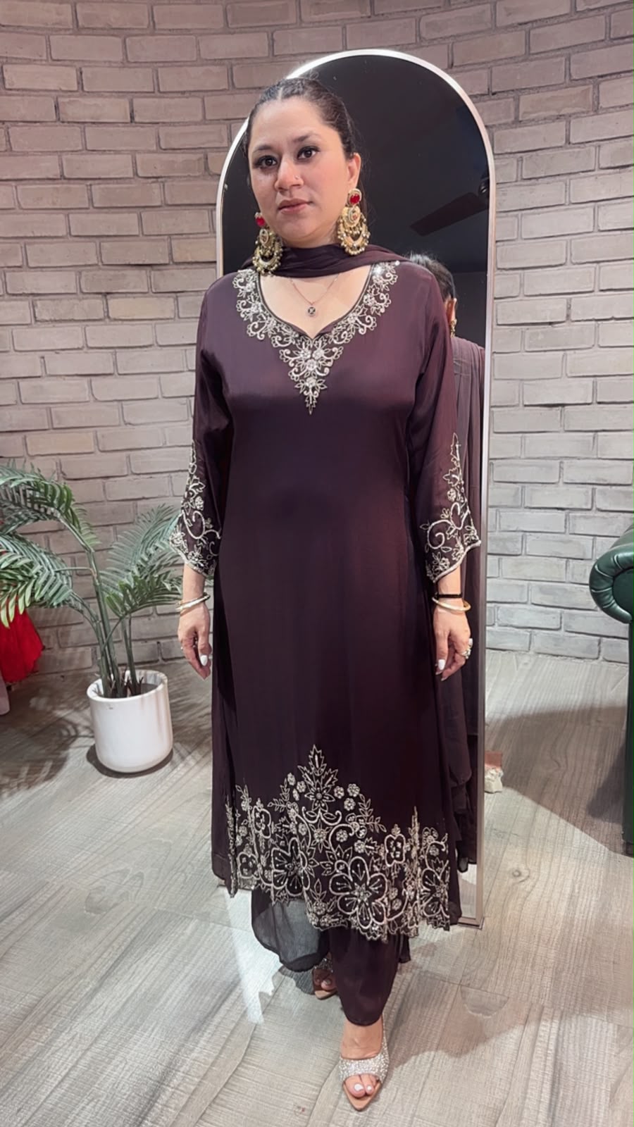 Pulpy wine embroidery C-Cut Style Designer Suit