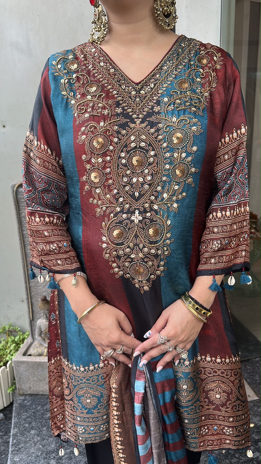 Nihari Blue Mahroon Digital Handwork C-Cut Style Farshi Salwar Designer Suit