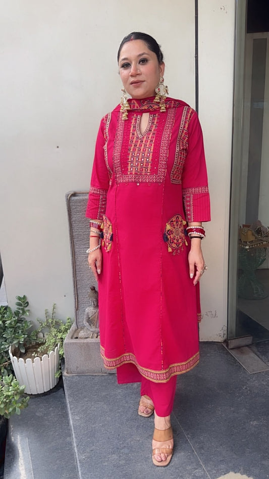 Tikka pink Digital Tassel Pocket Style Cotton suit