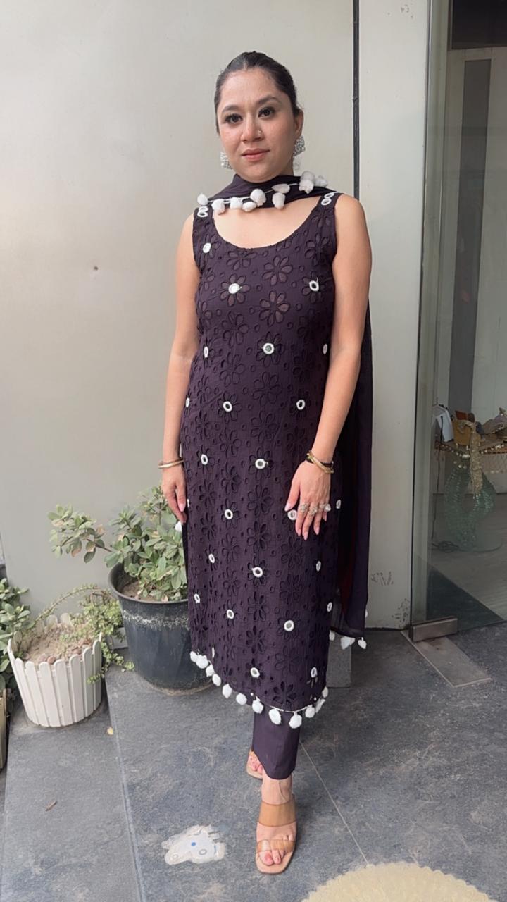 Pearl purple Jamun Chiffle Designer Suit

(Sleeve Fabric Attached)