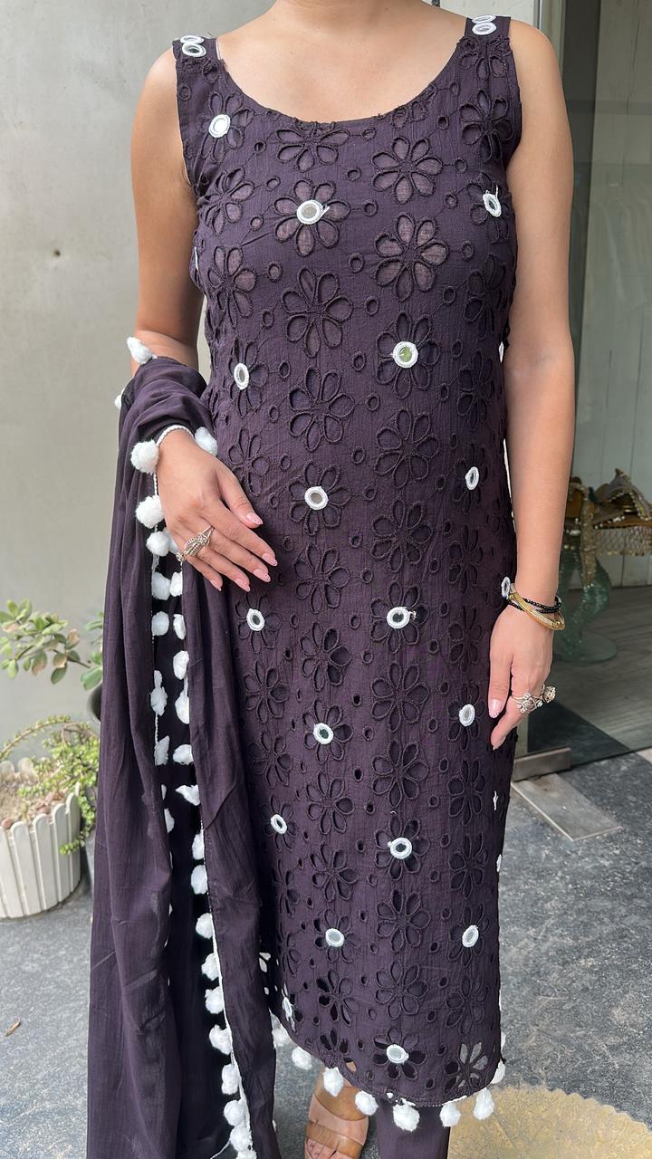 Pearl purple Jamun Chiffle Designer Suit

(Sleeve Fabric Attached)